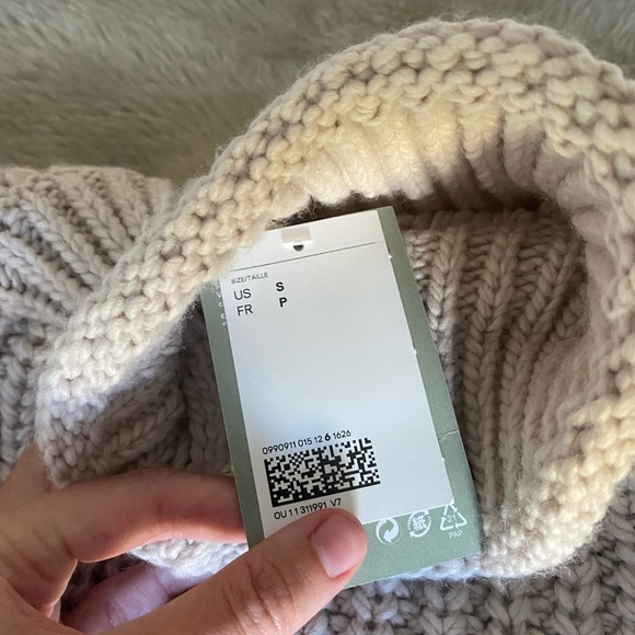 H&M cable Knit Turtle Neck Sweater - Picture 4 of 4